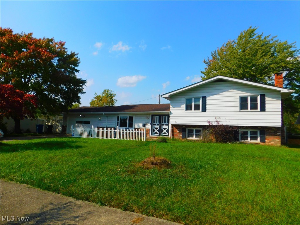 28610 Lynhaven Drive, North Olmsted, Ohio image 1