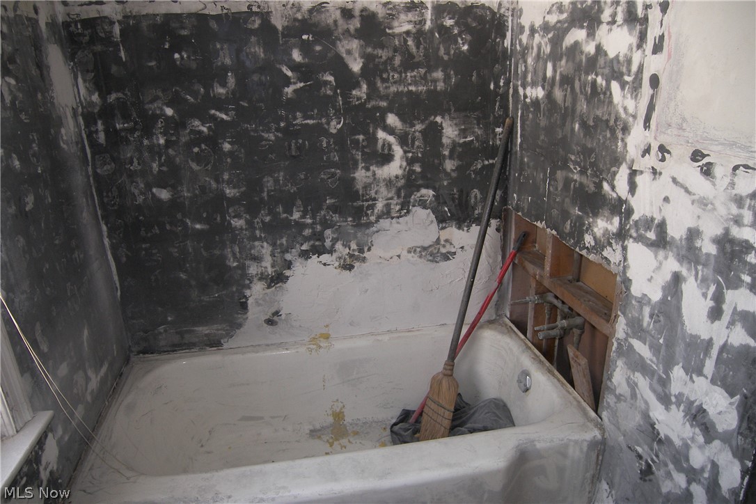 S H Kleinman Realty Cos Shake - Residential