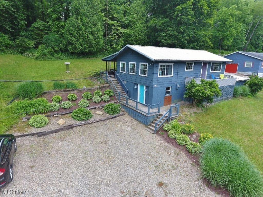 Photo of 8520 Walnut Street SW, Sherrodsville, OH 44675 (MLS # 5178523)