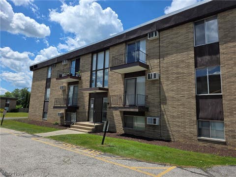 Condo For Sale - 16101 E Maple Park Drive #12B<br/> Cuyahoga County, Maple Heights, OH 44137
