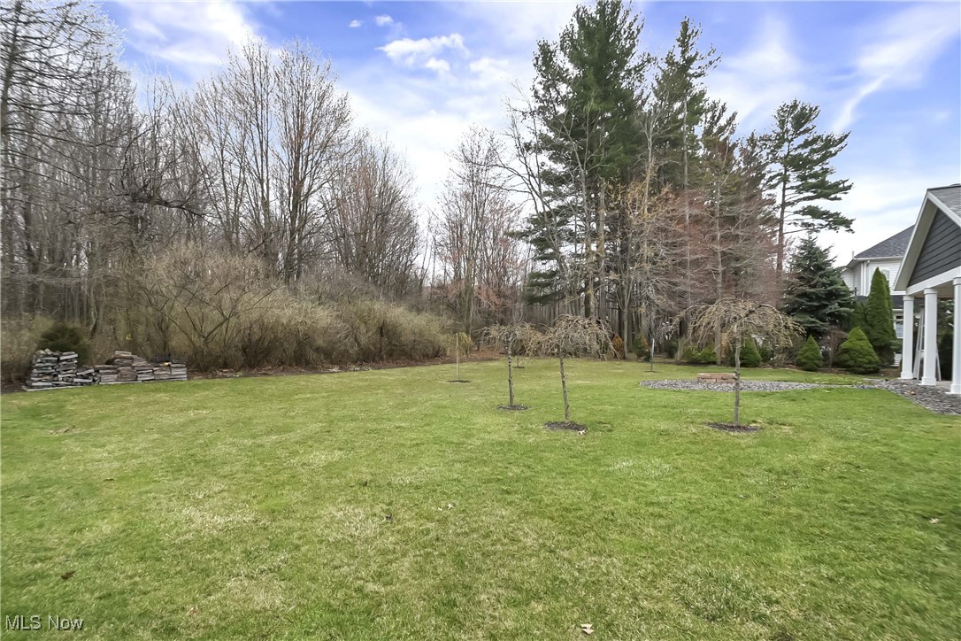 1047 Arrowhead Drive, Vermilion, Ohio image 3