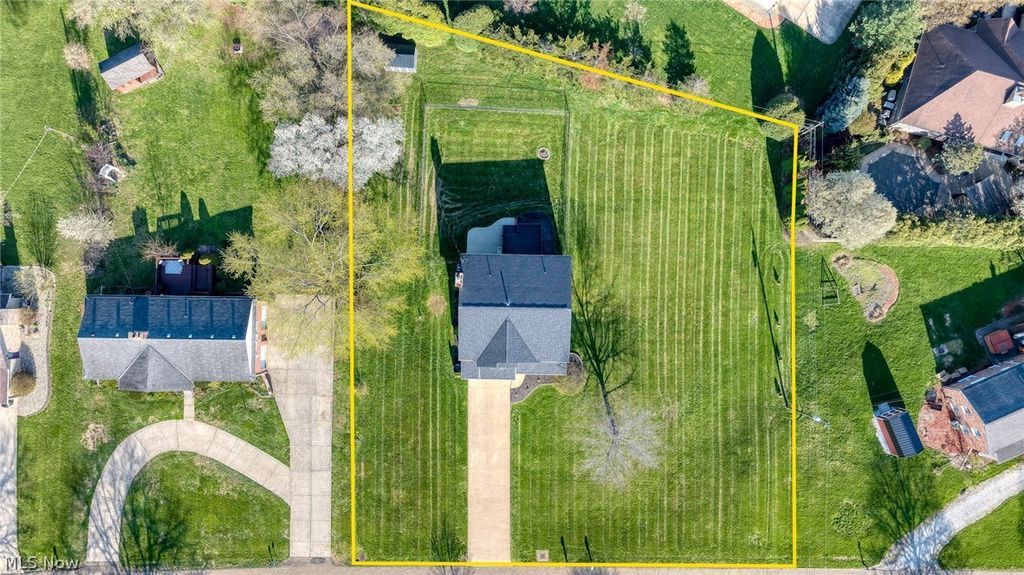 Photo of 5242 Aster Avenue NE, Canton, OH 44705 (MLS # 5202028)