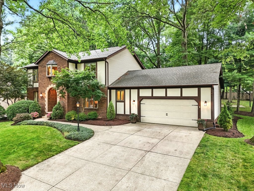 2813 Laurel Woods Boulevard