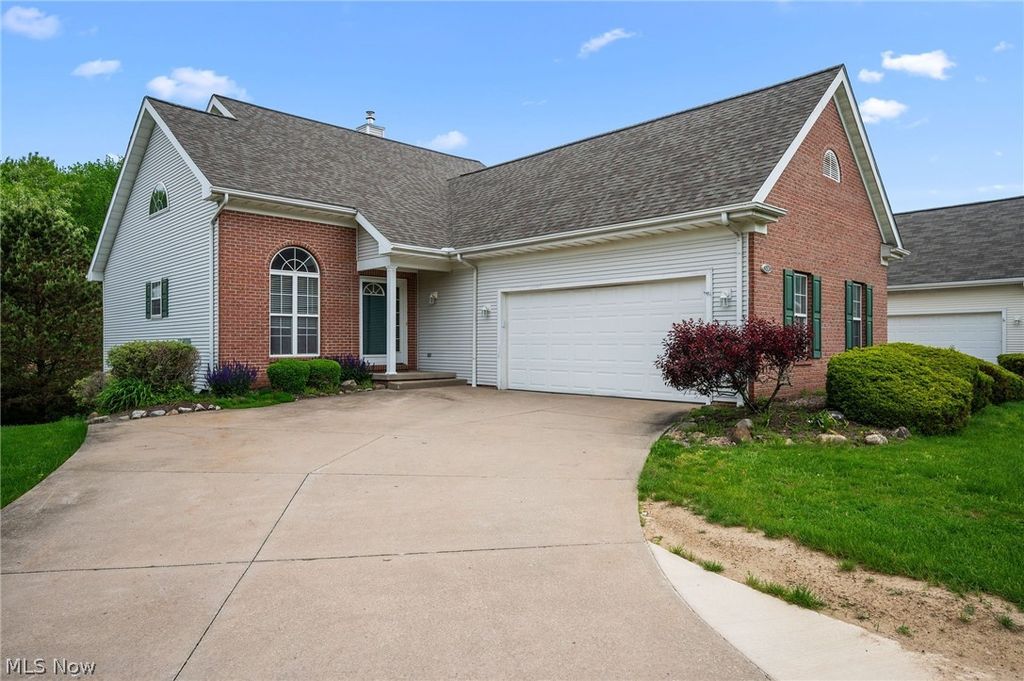 Photo of 500 Glen Hollow Circle, Aurora, OH 44202 (MLS # 5211643)
