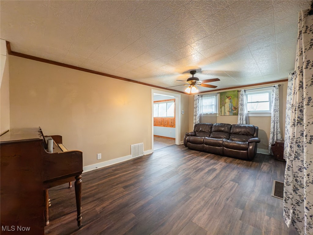 1387 Hillcrest Street, Akron, Ohio image 4