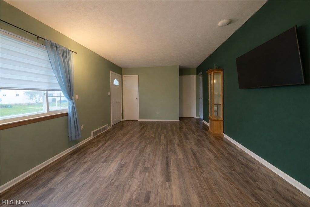 Photo of 30405 Vineyard Road, Willowick, OH 44095 (MLS # 5199150)