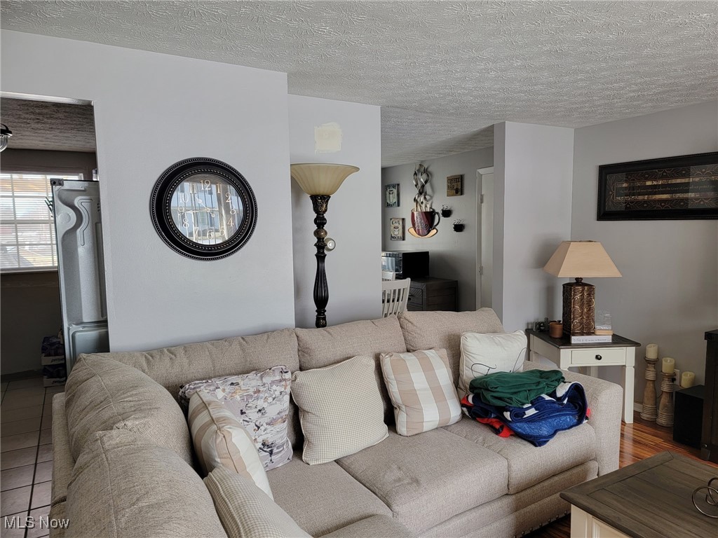 252 Harold Lane, Campbell, Ohio image 2