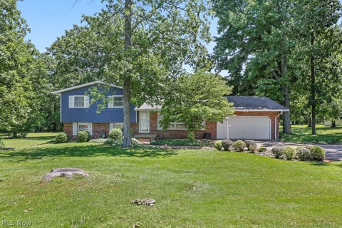 Homes For Sale - 6000 Oakhill Avenue<br/> Alliance, OH 44601