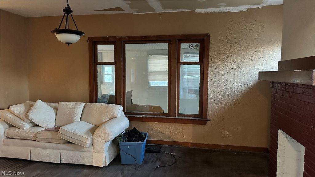 Photo of 12628 Iroquois Avenue, Cleveland, OH 44108 (MLS # 5192575)