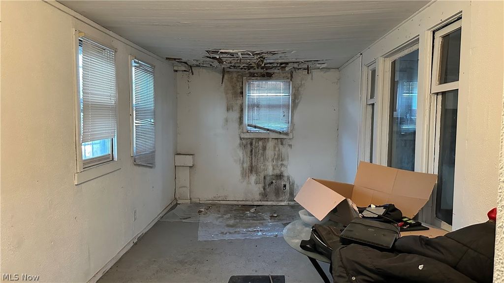 Photo of 12628 Iroquois Avenue, Cleveland, OH 44108 (MLS # 5192575)