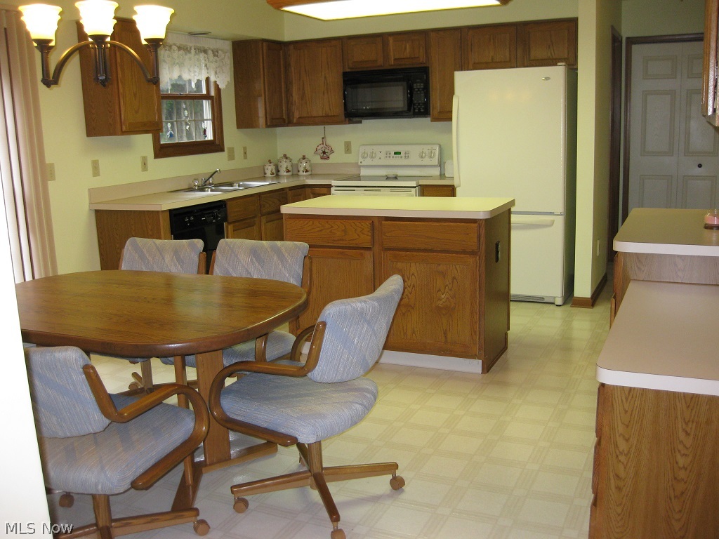 Pine Lakes Village - Residential