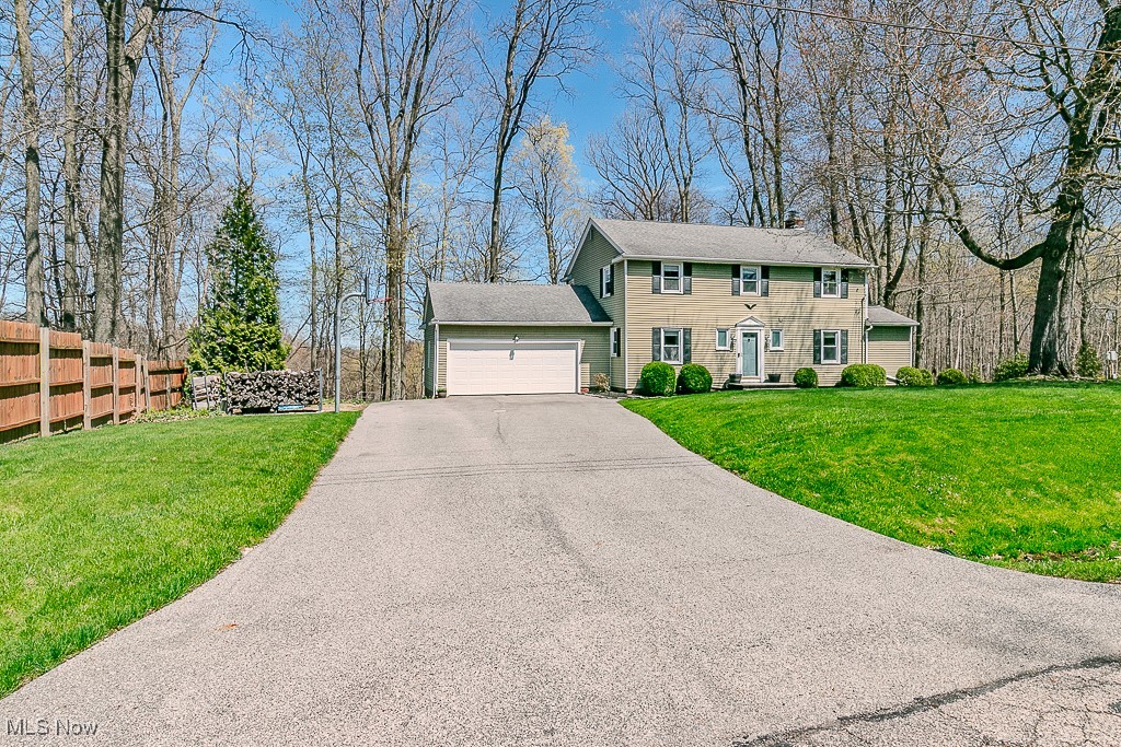 10015 Crestridge Drive, Chardon, Ohio image 2