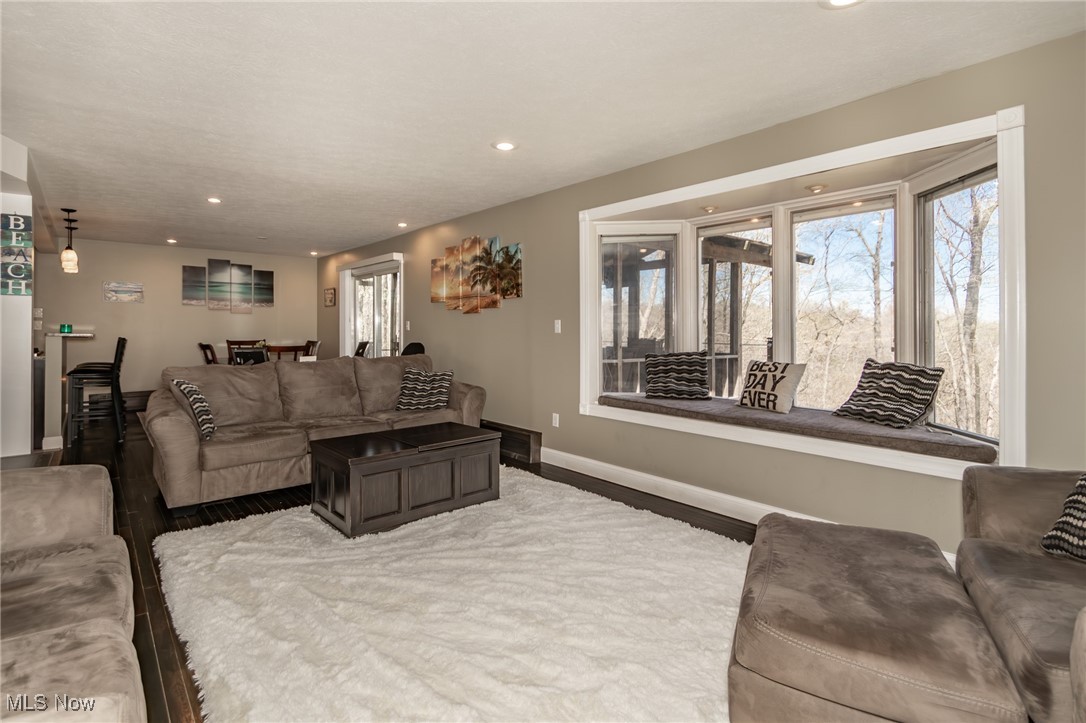 10015 Crestridge Drive, Chardon, Ohio image 24