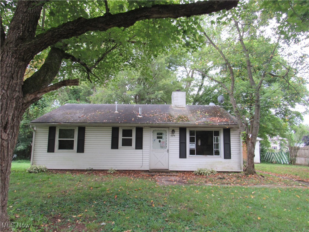 Charming 3-Bedroom Ranch in Historic Newton Falls
Nestled on a generous 10,454-sq-ft lot in the heart of Newton Falls, this well-loved 1956 ranch boasts 1,146 sq ft of nicely laid-out living space. This home features 3 bedrooms and 1 bath with a Fireplace in the Living room. It is one floor living.
Situated in a walkable, historic village and just steps from the iconic covered bridge, the location adds timeless appeal.