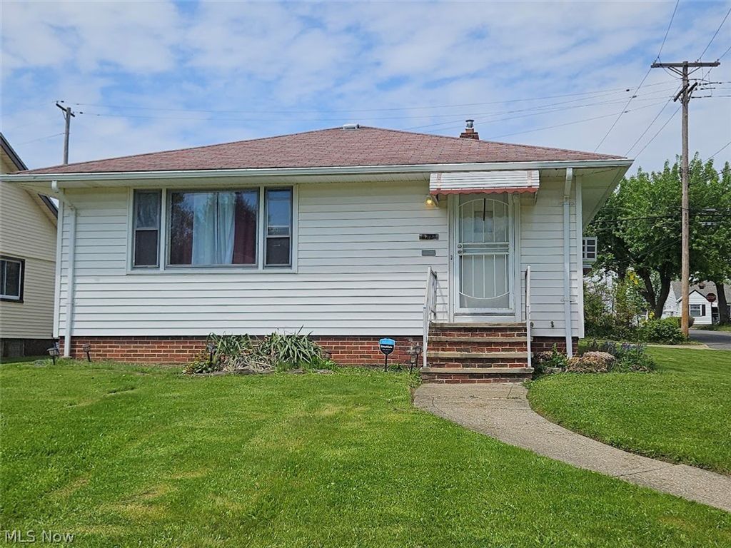 Photo of 9333 S Highland Avenue, Garfield Heights, OH 44125 (MLS # 5209546)