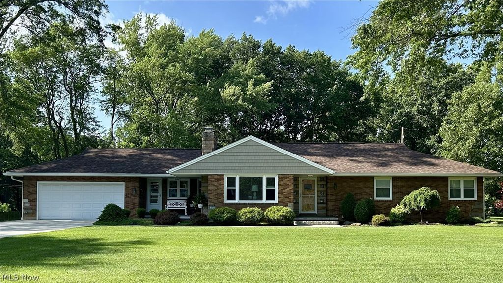 Photo of 1319 Glamorgan Street, Alliance, OH 44601 (MLS # 5210105)
