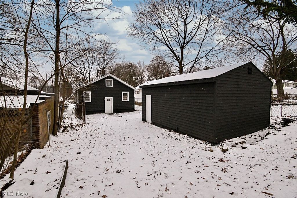 Photo of 1228 Arnold Avenue, Akron, OH 44305 (MLS # 5192594)