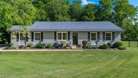 Photo of 2655 Eva Circle, Zanesville, OH 43701 (MLS # 5221208)