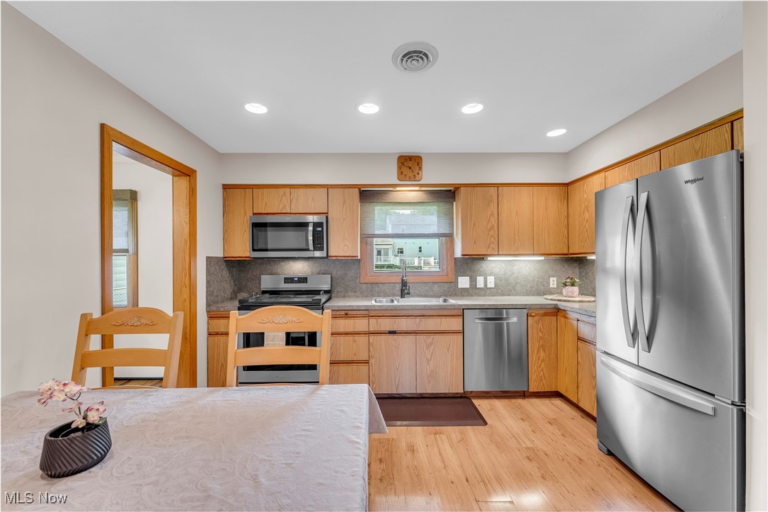 4617 Bruening Drive, Parma, Ohio image 16