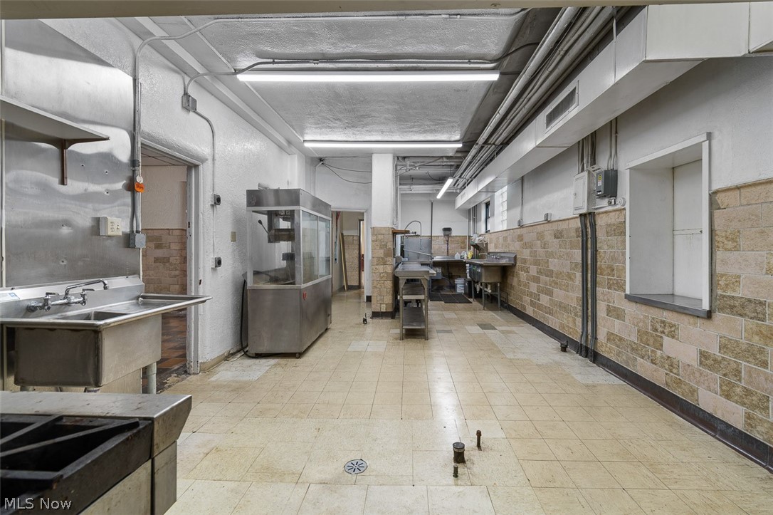 Barberton - Commercial Sale