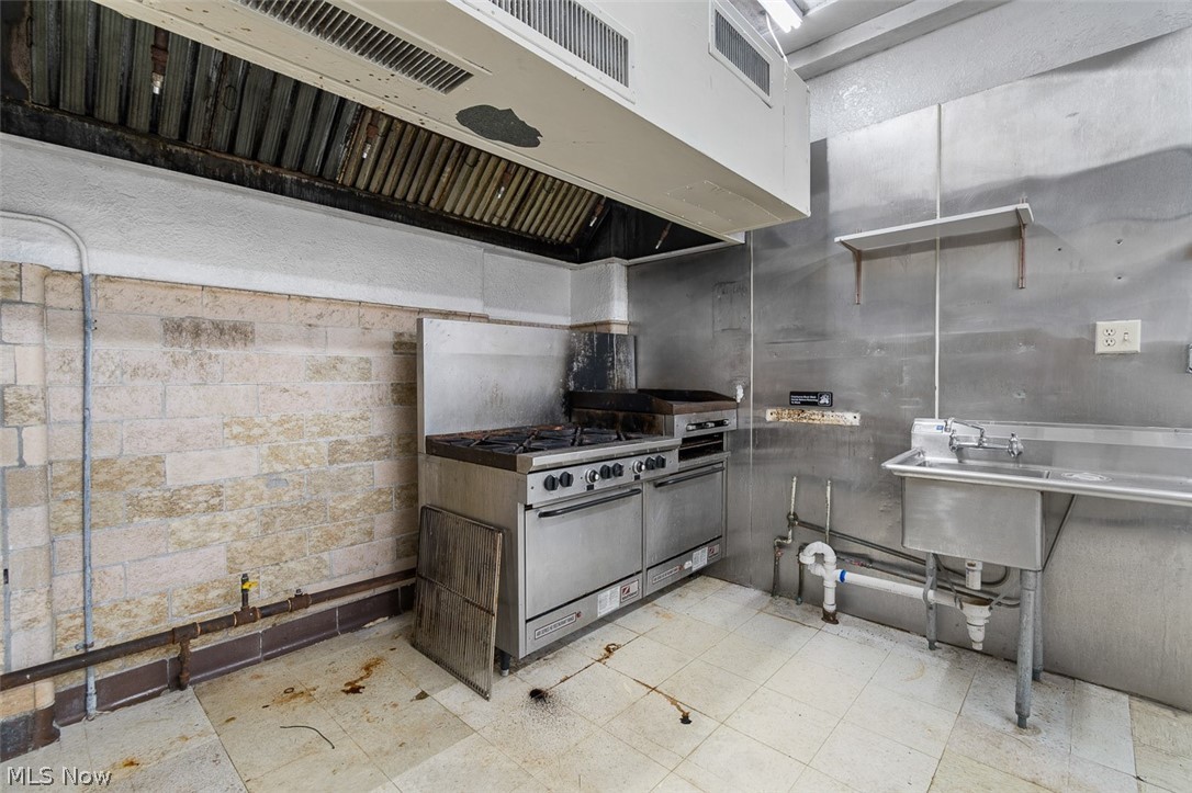 Barberton - Commercial Sale