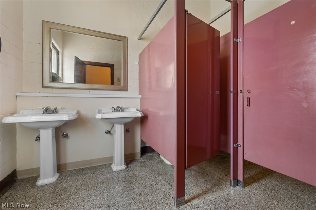 Barberton - Commercial Sale