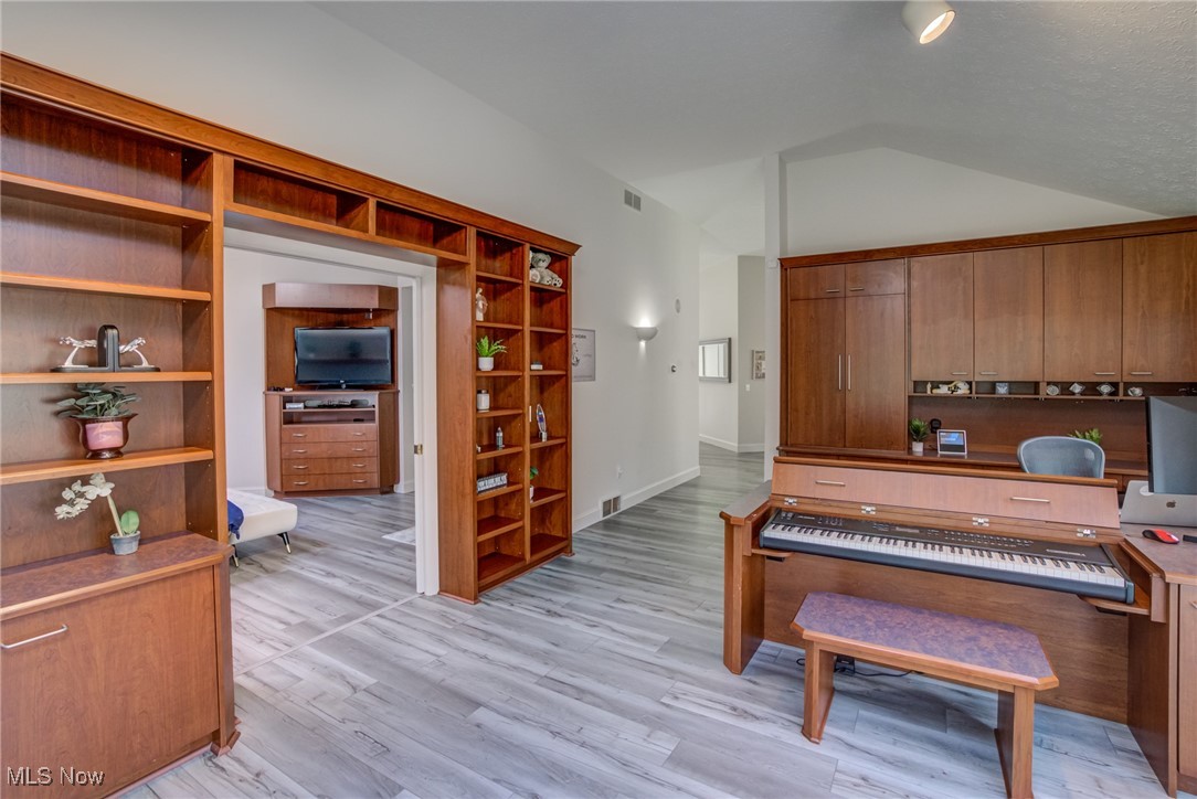 17555 Haskins Road, Chagrin Falls, Ohio image 18