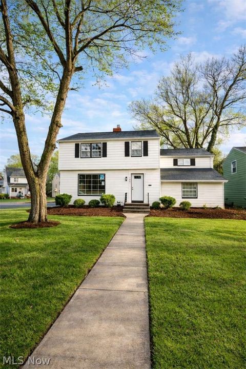 Homes For Sale - 4051 Monticello Boulevard<br/> Cleveland Heights, OH 44121