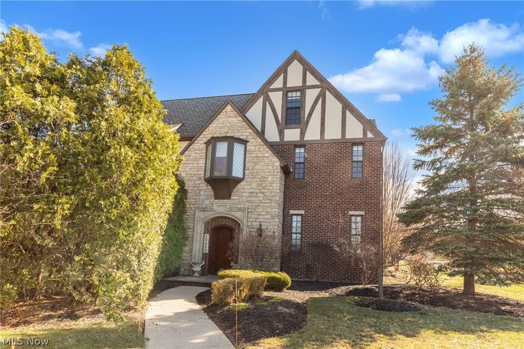 Photo of 39489 Tudor Drive, Willoughby, OH 44094 (MLS # 5191793)