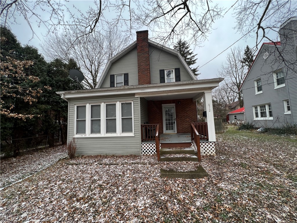 Are you looking for a great first-time home buyer property or a great rental property? Look no further! This three-bedroom one-bathroom colonial is in the heart of Goodyear Heights and is waiting for you. Set up a private showing today!