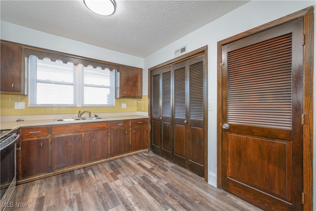 Lakemore, Ohio 44250, United States, 4 Bedrooms Bedrooms, ,2 BathroomsBathrooms,Residential,Contingent,208307