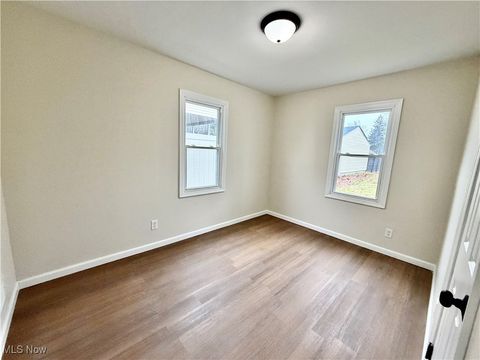 Tiny photo for 1936 Norwood Avenue NW, Warren, OH 44485 (MLS # 5178129)