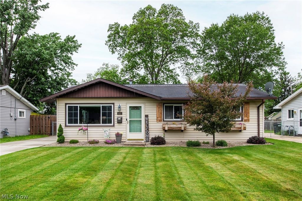 Photo of 463 Walnut Drive, Berea, OH 44017 (MLS # 5210078)