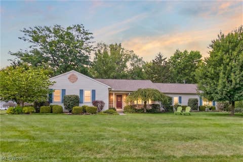Homes For Sale - 634 Wellesley Circle<br/> Avon Lake, OH 44012