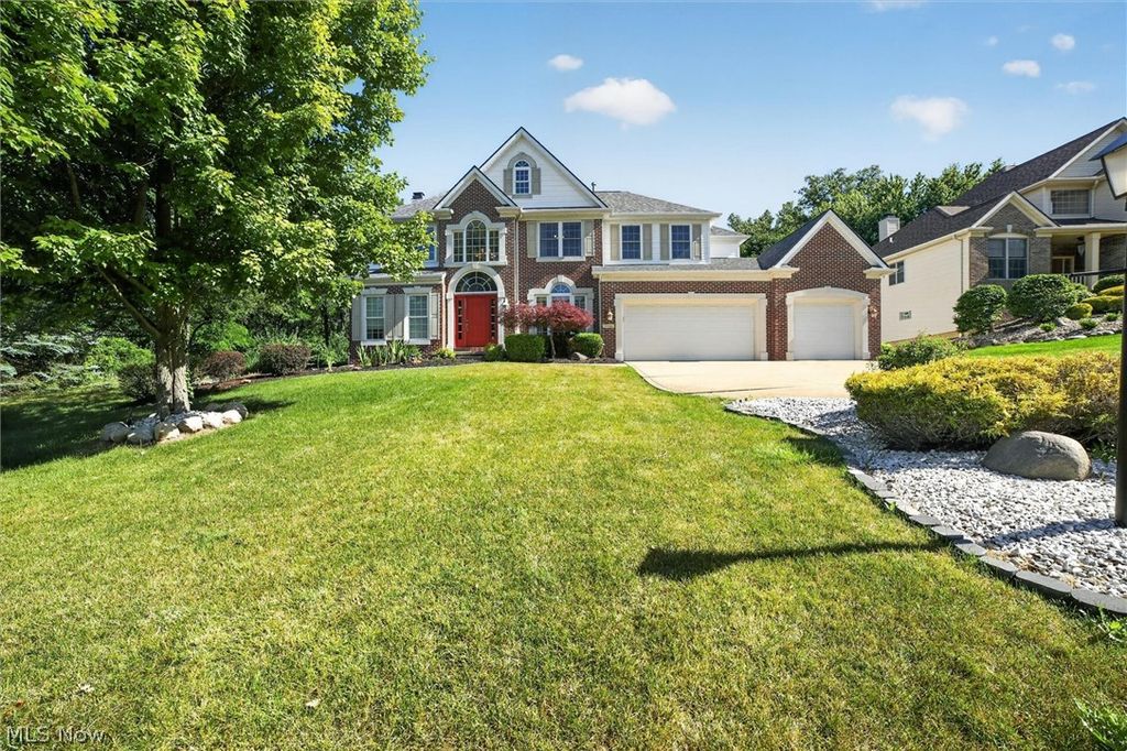 Photo of 9336 W Hampton Drive, North Royalton, OH 44133 (MLS # 5222132)