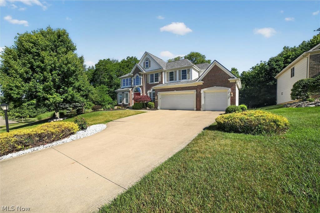 Photo of 9336 W Hampton Drive, North Royalton, OH 44133 (MLS # 5222132)