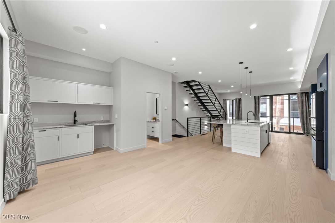 Hinge-Town-Homes - Residential