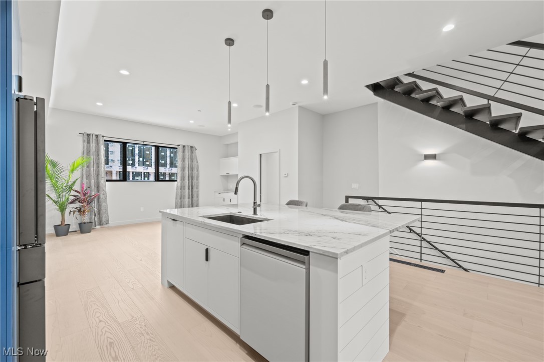 Hinge-Town-Homes - Residential