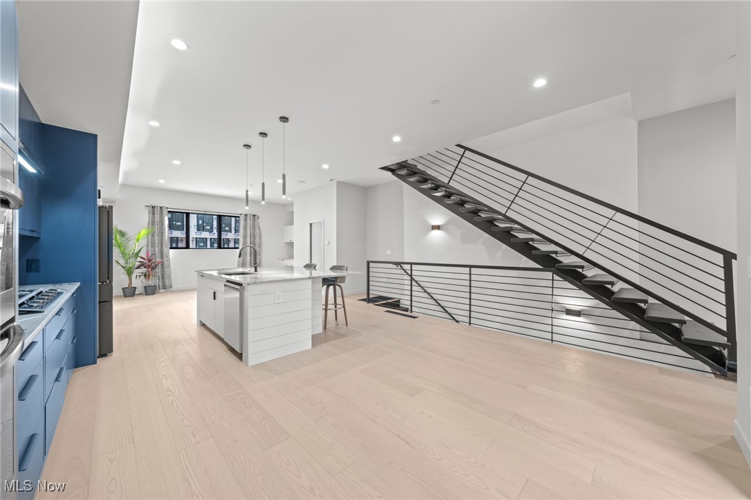 Hinge-Town-Homes - Residential