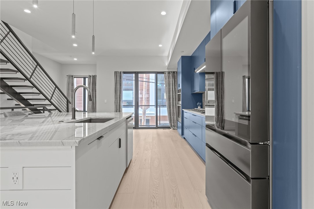 Hinge-Town-Homes - Residential