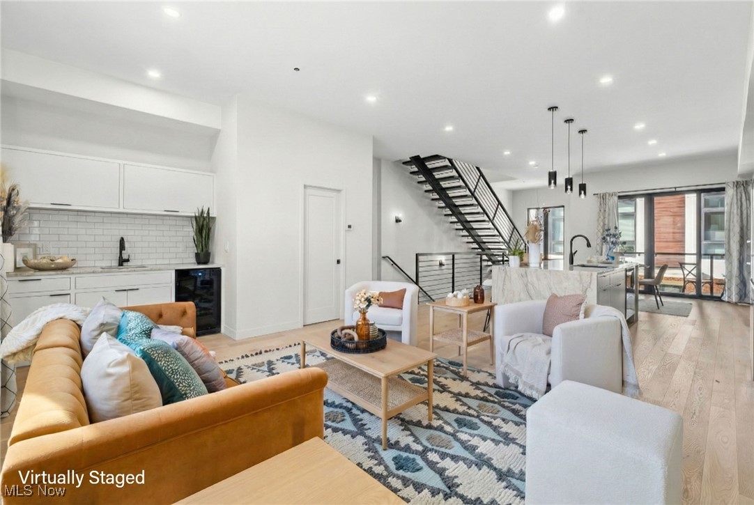 Hinge-Town-Homes - Residential