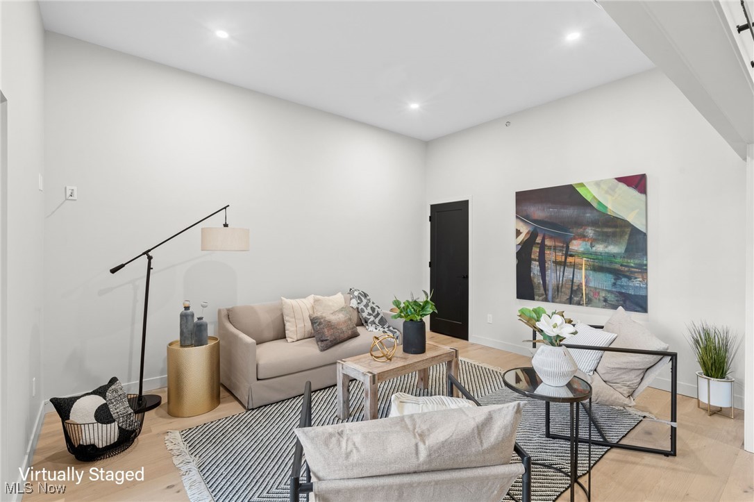 Hinge-Town-Homes - Residential