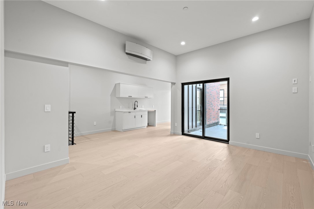 Hinge-Town-Homes - Residential