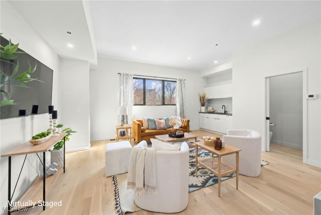 Hinge-Town-Homes - Residential