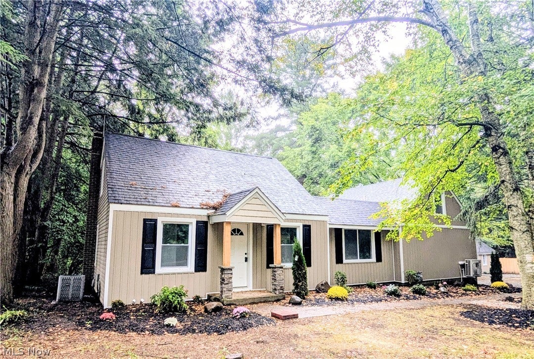 1739 E Turkeyfoot Lake Road