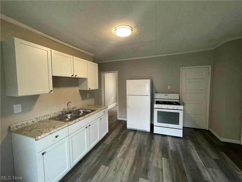 Elwell & Marvins - Residential Lease