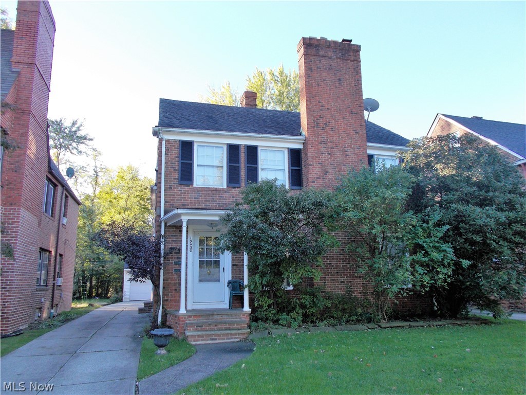 Classic brick Shaker multifamily property cash flowing with long term tenants in sought after Winslow Historic district. Buy it and cash flow immediately. More pictures available upon request. It is what you see.