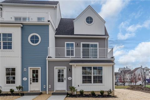 Townhouse For Sale - 445 Harbor Lane<br/> Lorain County, Lorain, OH 44052