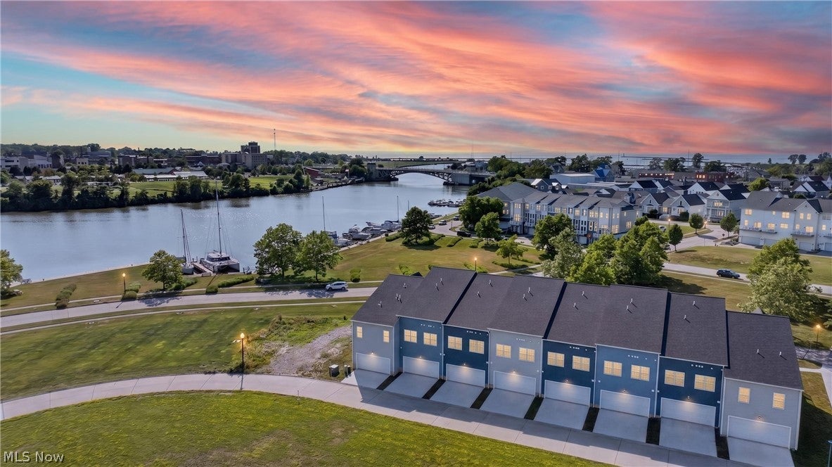 445 Harbor Lane