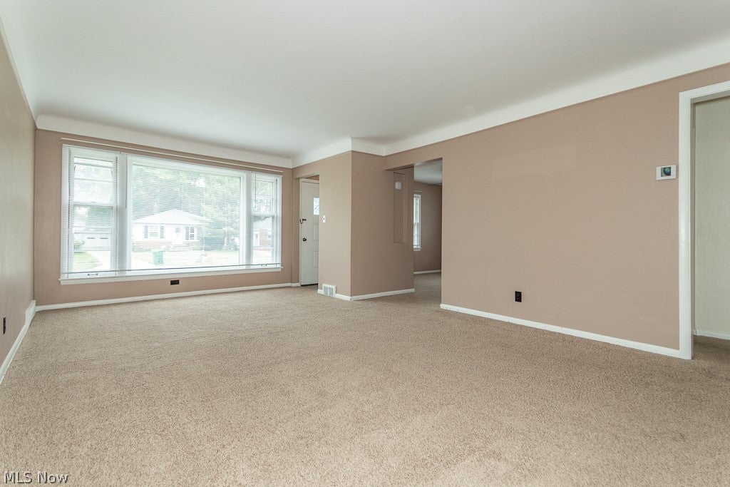 Photo of 595 Dickerson Road, Willowick, OH 44095 (MLS # 5221137)